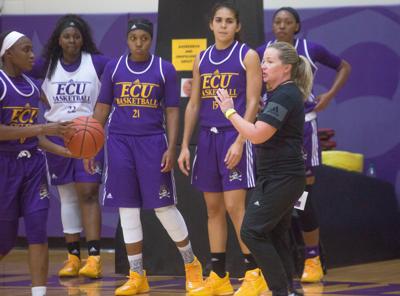 Women S Hoops Under Review College Reflector Com