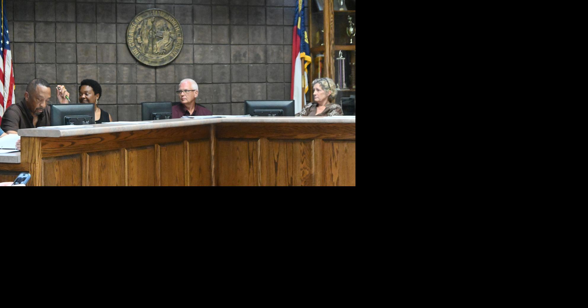 Kenansville discusses welcome sign update, town manager