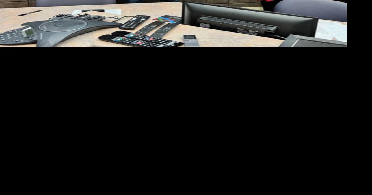 Kenansville officials sworn in, police chief retires News