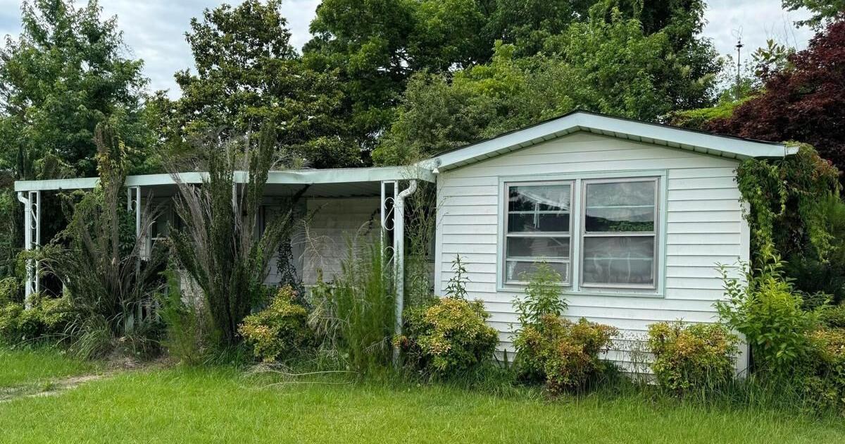 Town forecloses on dilapidated house