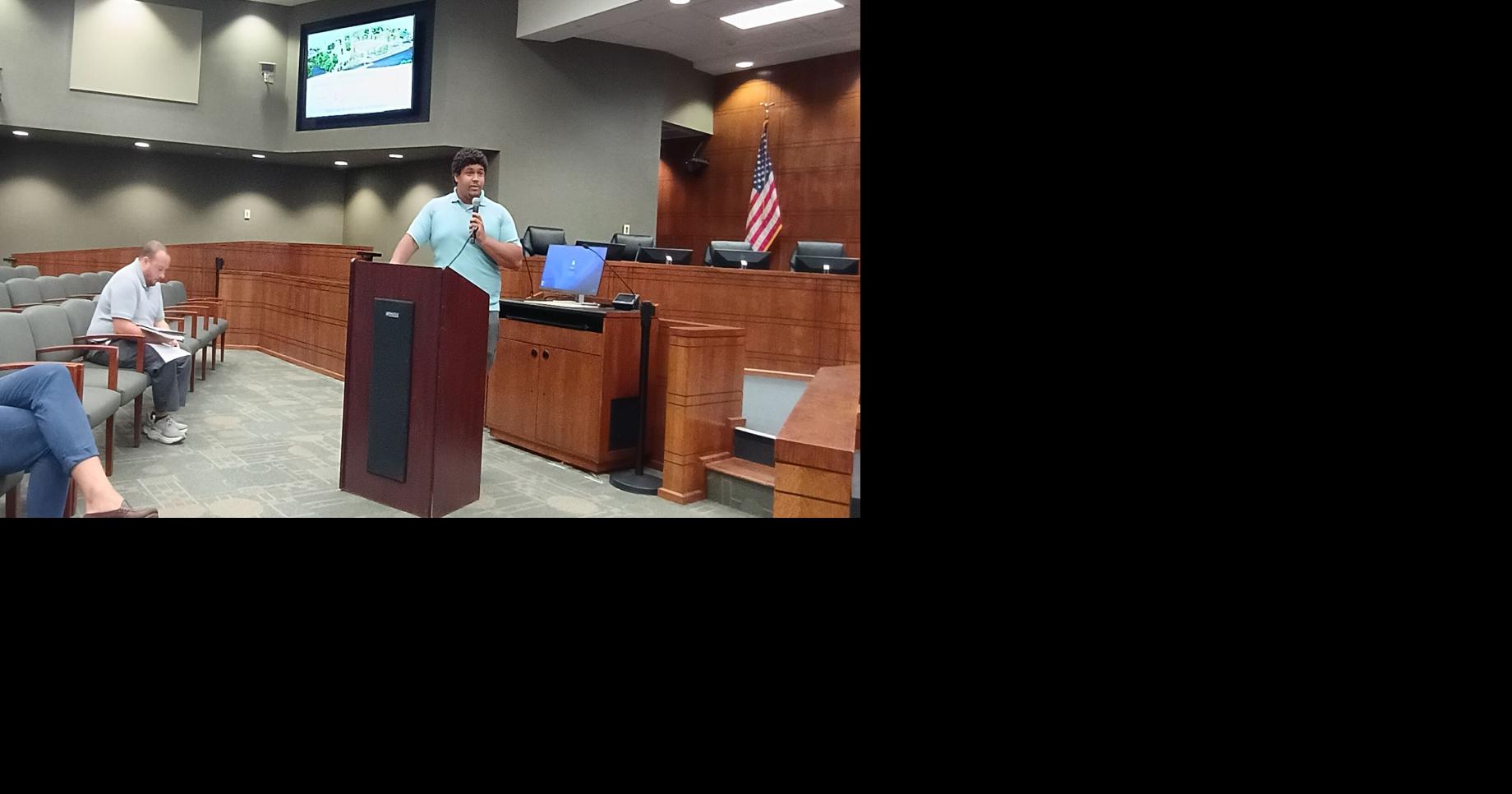 Community opinion remans divided on proposed Town Common eatery