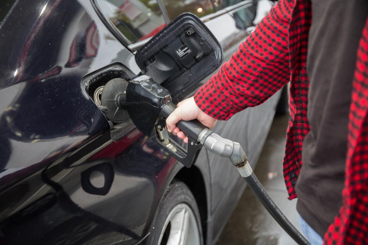 Gas prices falling as holiday travel picks up | Local News | reflector.com