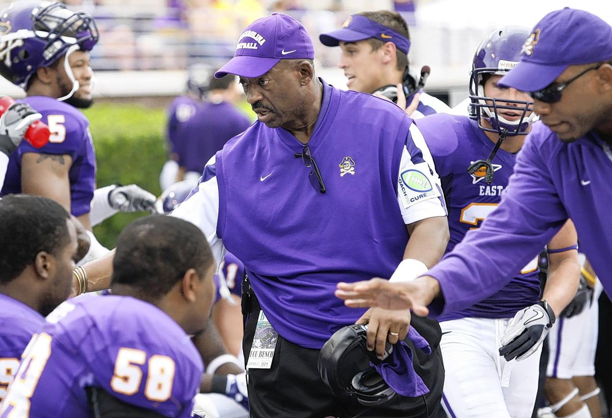2012 Pigskin Preview Ecu Pirates College Reflector Com