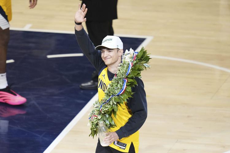 Pacers fans roar for new Indy 500 champ Alex Palou at Game 3 against Knicks  | State-national | reflector.com