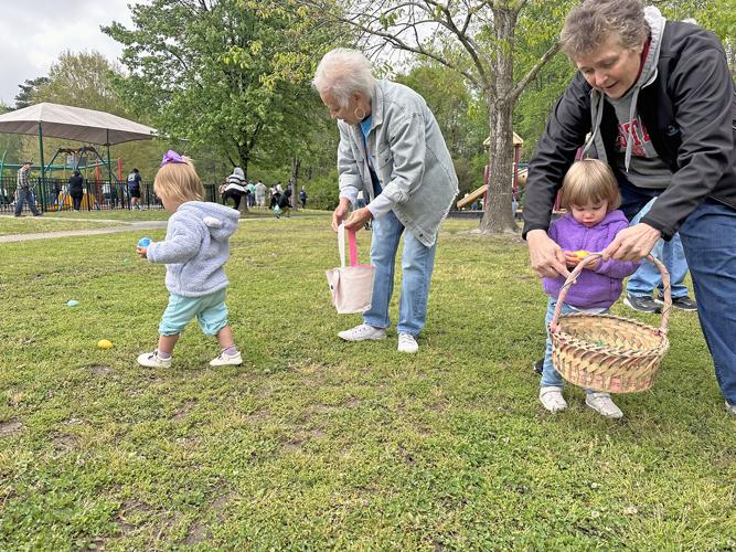 Community Easter Egg Hunt tradition continues | Features | reflector.com