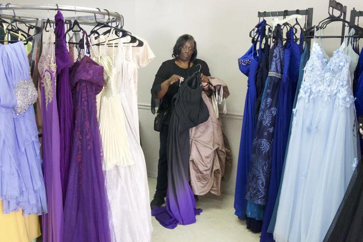 Gullah Business of Charleston provides free prom dresses to students in Duplin County | News | reflector.com Gullah Business of Charleston provides free prom dresses to students in Duplin County | News | reflector.com