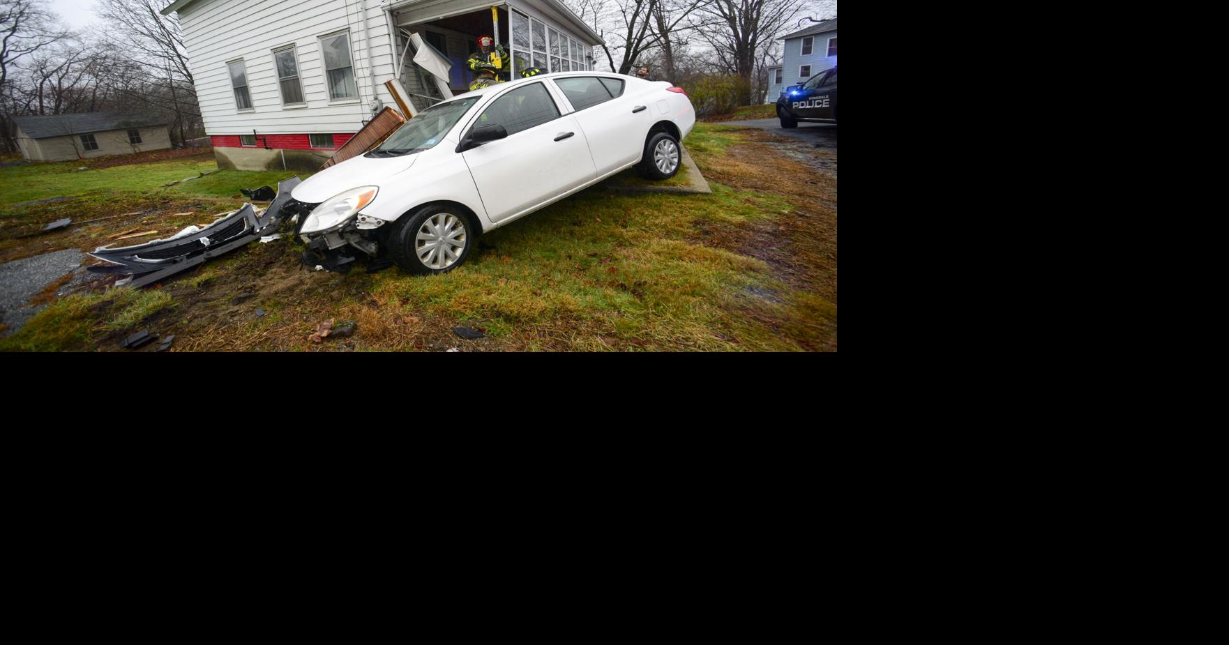 Car strikes building in Hinsdale Local News