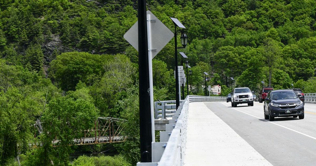 Closed river bridges force bikers and pedestrians onto new John Stark Bridge