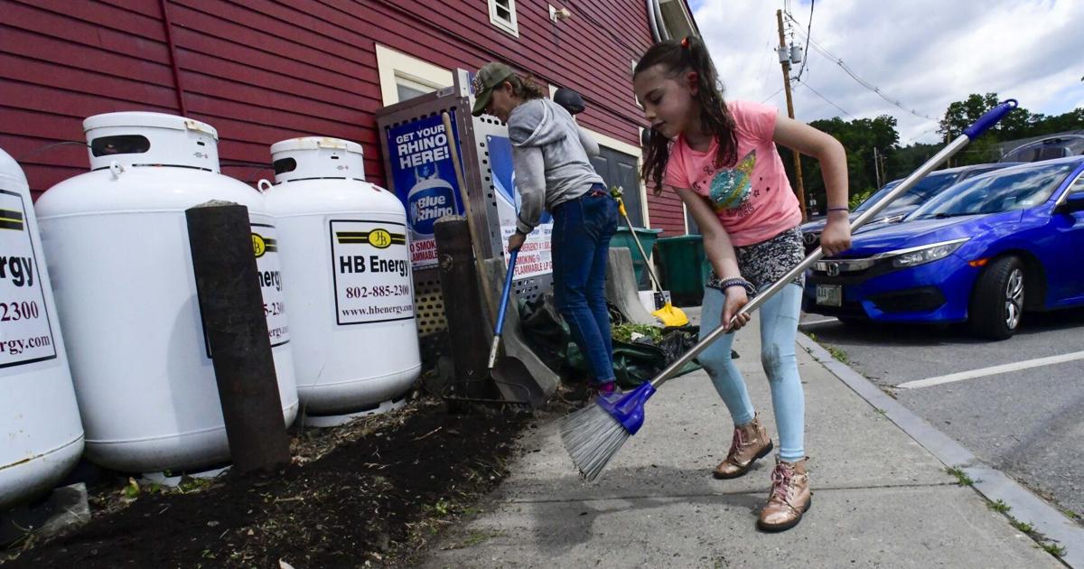 VIDEO: Helping out the community