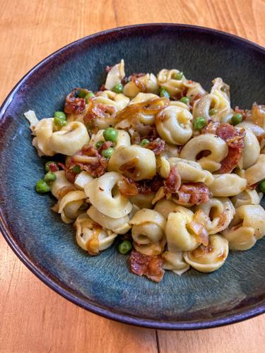 Tortellini with bacon, caramelized onions and peas