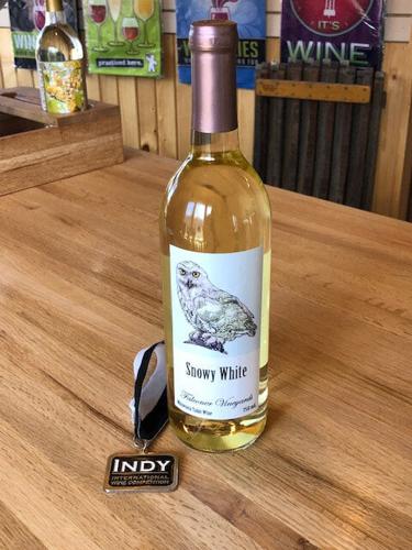 Snowy White wine, Falconer Vineyards, Red Wing