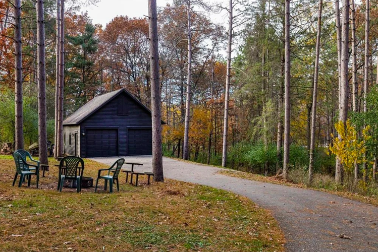 Photos Warm and house on 3 acres for sale in Red Wing Real
