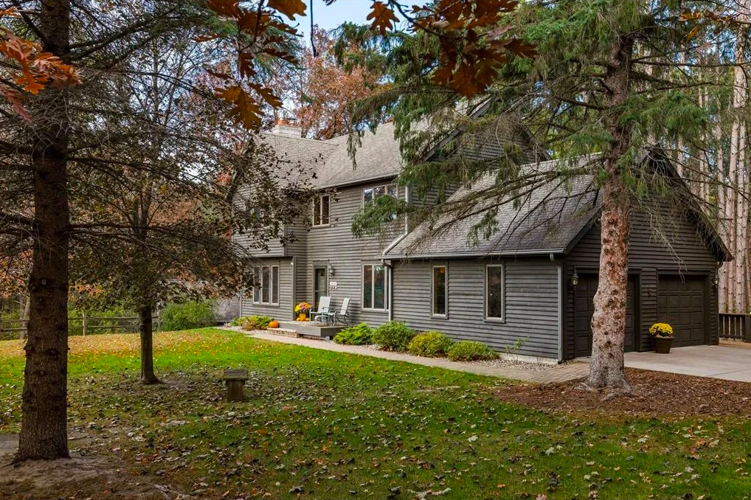 Photos Warm and house on 3 acres for sale in Red Wing Real