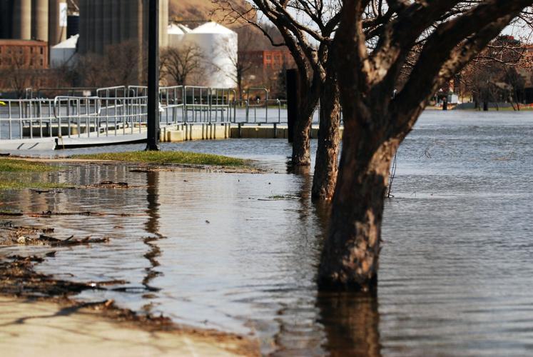 Red Wing gears up for probable flooding Local News