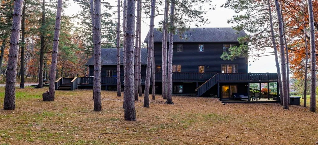 Photos Warm and house on 3 acres for sale in Red Wing Real