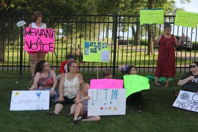 Photo: Cottage Grove Cemetery Protest