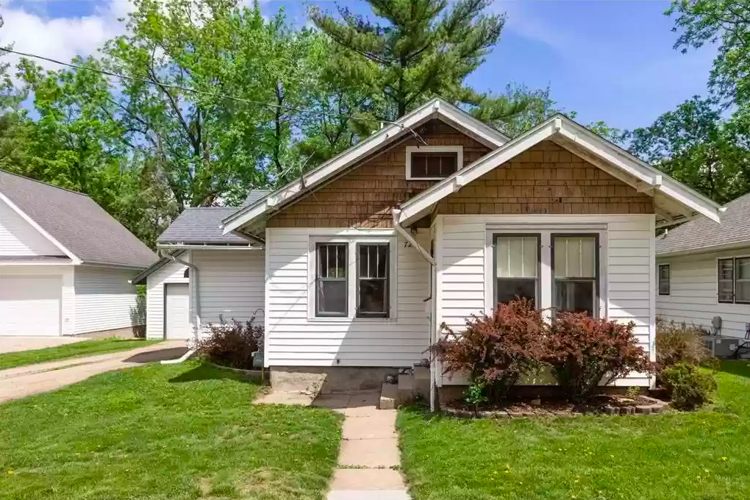Cute starter home in Red Wing, Minnesota, for sale