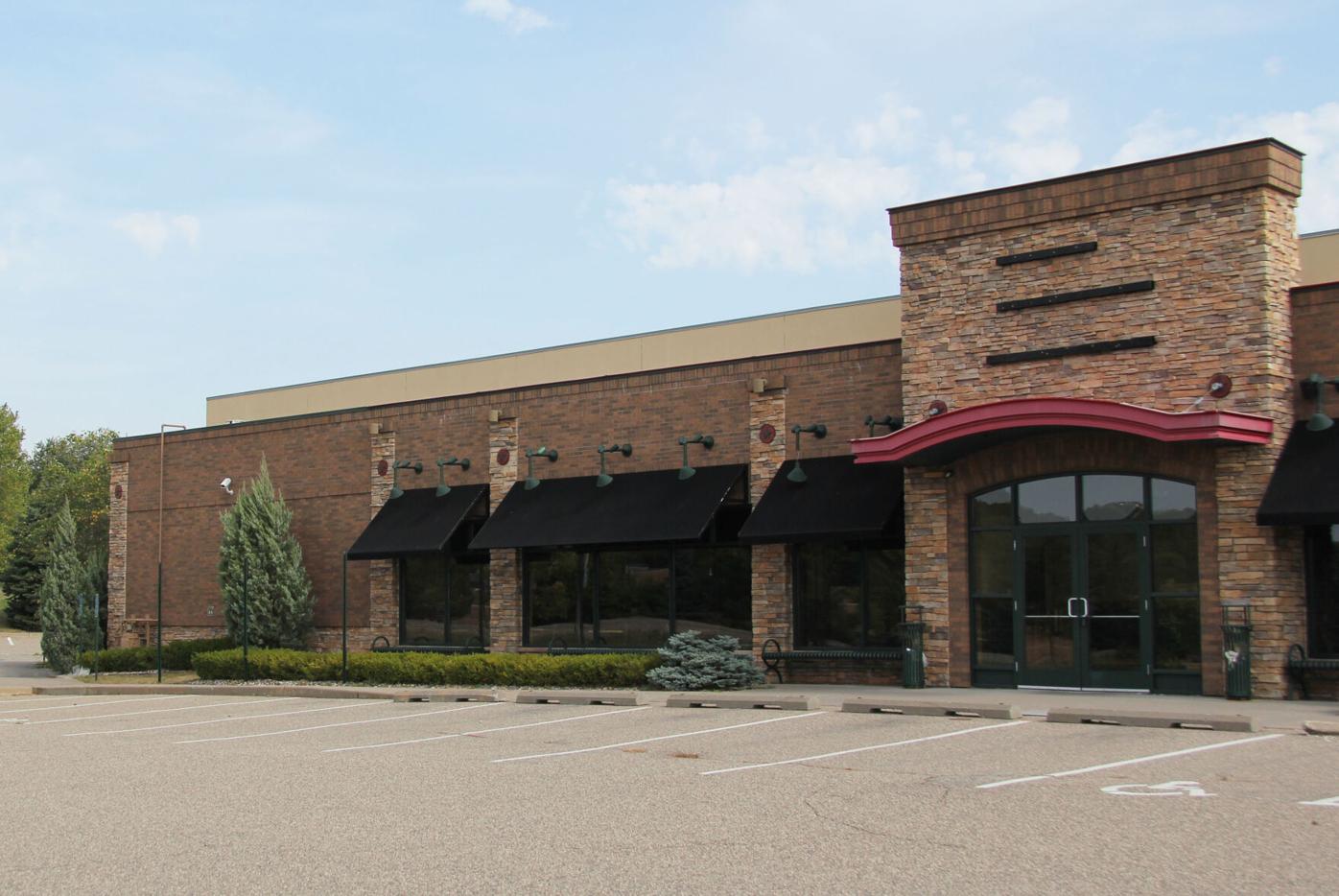 Muddy Cow - Sports Bars restaurant in Shakopee, MN