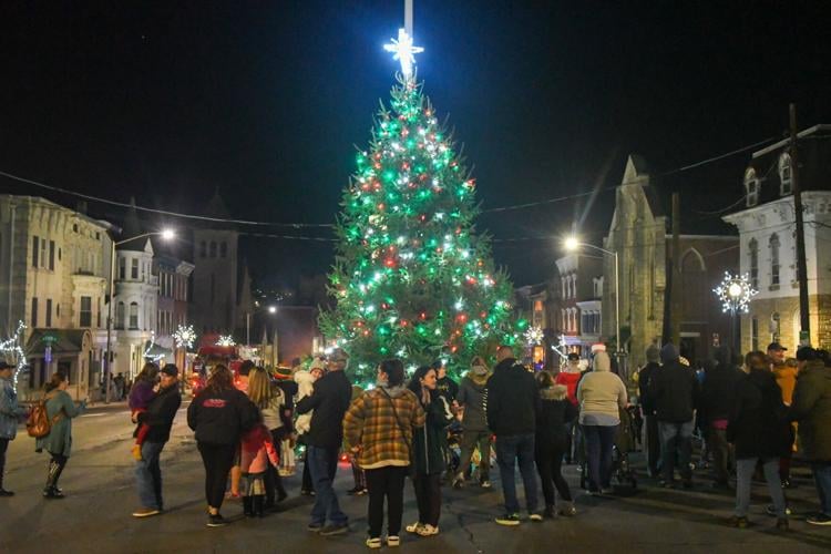 Holiday treelighting celebrated in square News