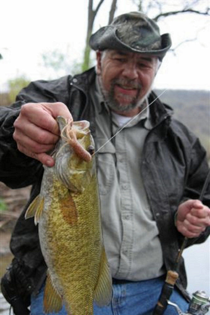 OUTDOORS: Prospects good for productive bass fishing on Raystown Lake and  river, Archive