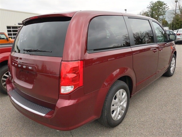 2018 Octane Red Pearlcoat Dodge Grand Caravan | Vans | richmond.com