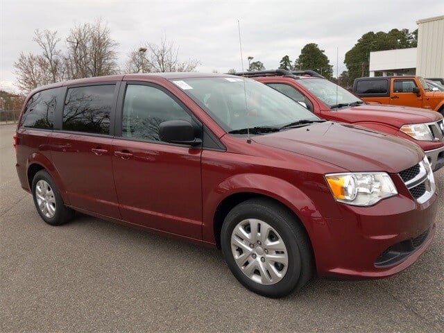 2018 Octane Red Pearlcoat Dodge Grand Caravan | Vans | richmond.com