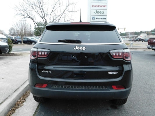 2019 Diamond Black Crystal Pearl-coat Exterior Paint Jeep Compass