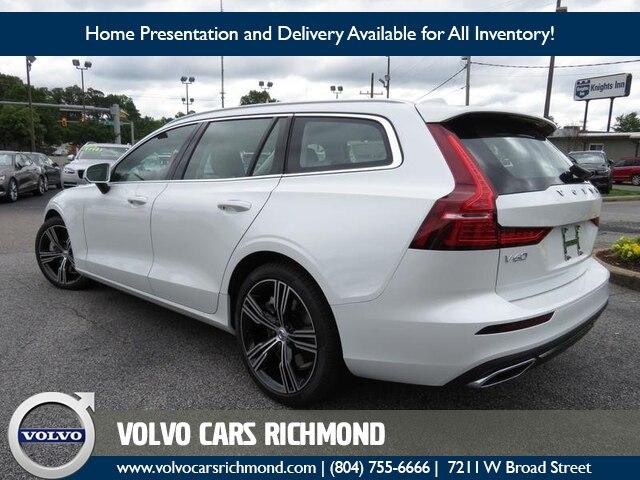 2019 Crystal White Pearl Metallic Volvo V60