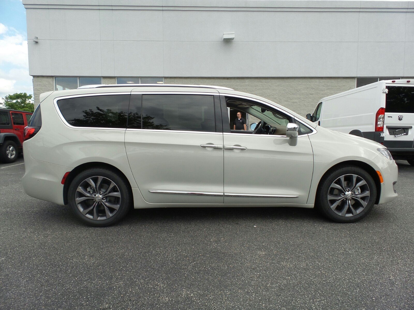 Chrysler pacifica crossover