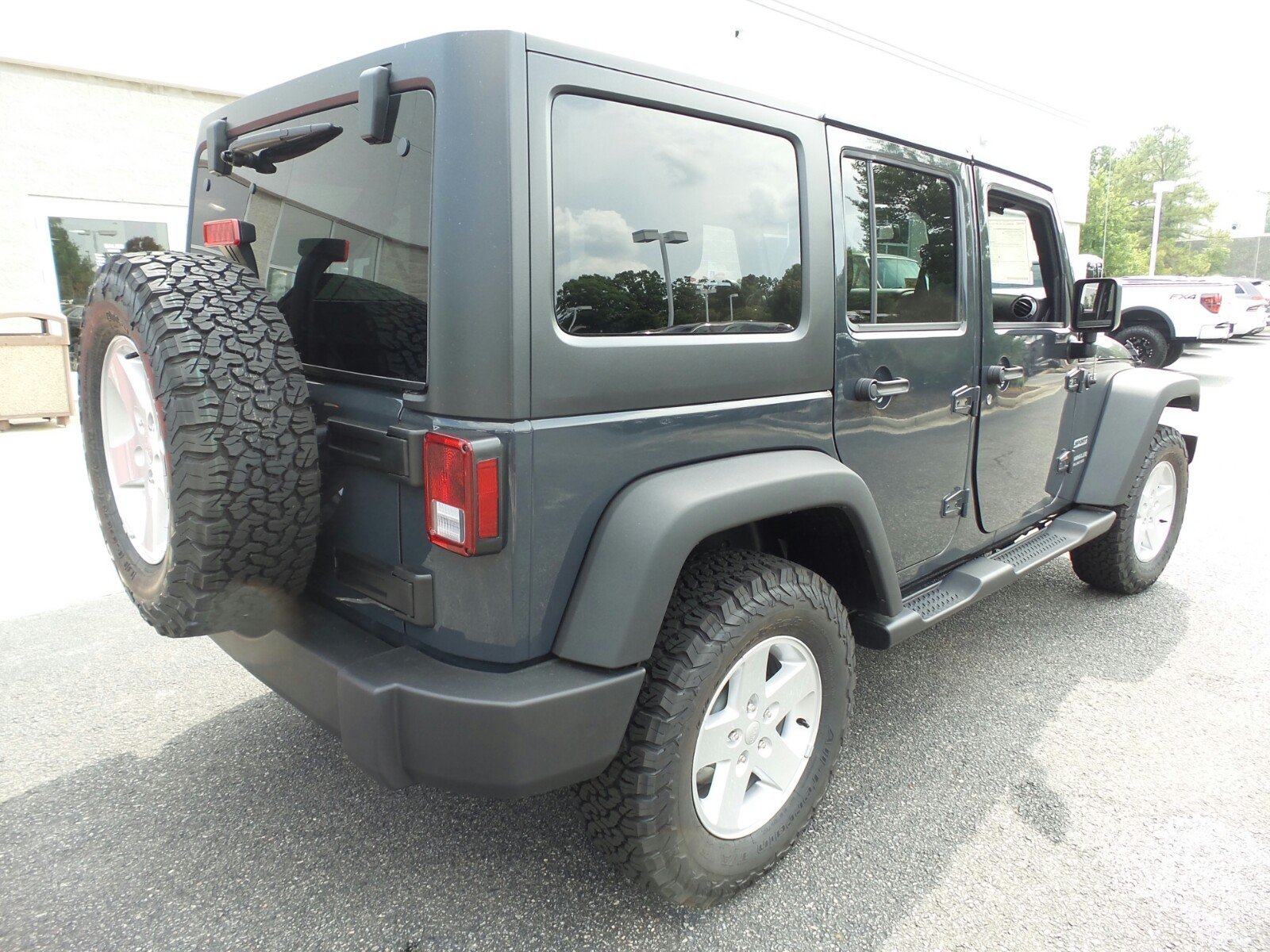 2017 Rhino Clearcoat Jeep Wrangler Unlimited | SUVs | richmond.com