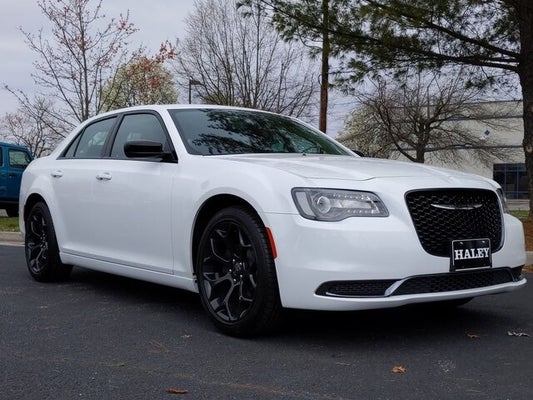 2020 Bright White Clear-coat Exterior Paint Chrysler 300