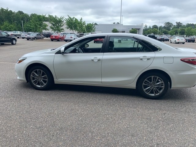 2017 Super White Toyota Camry