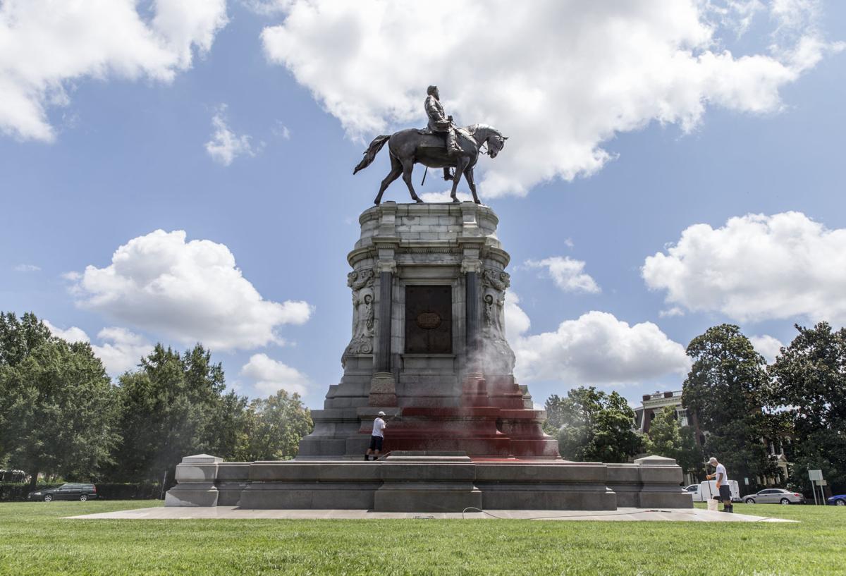 PHOTOS Lee statue on Monument Avenue vandalized