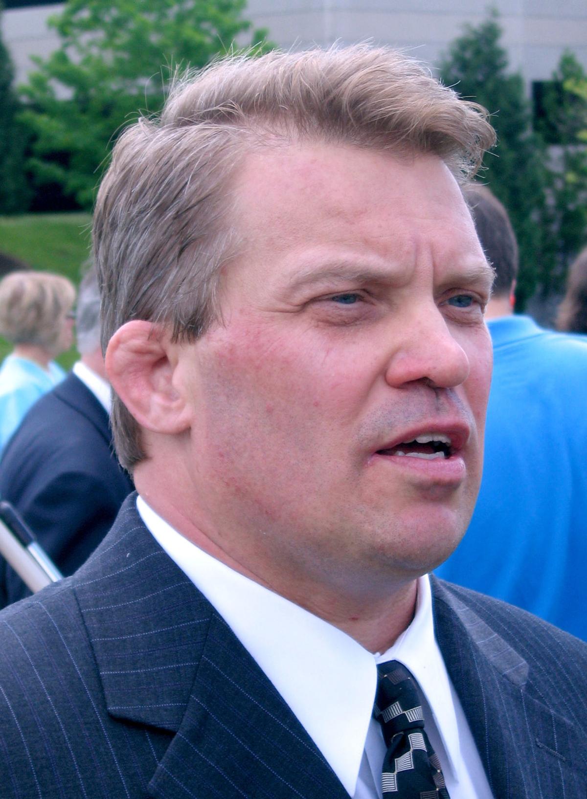 Retired Roanoke doctor apologizes for EVMS yearbook photo showing him