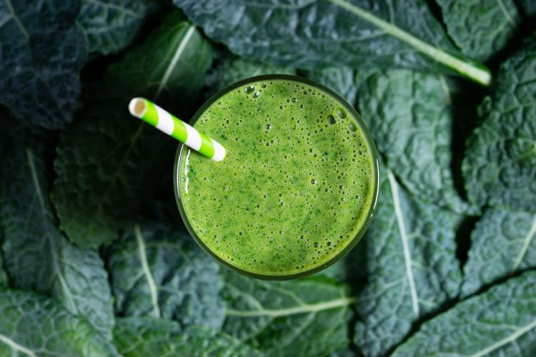 green smoothie in a glass