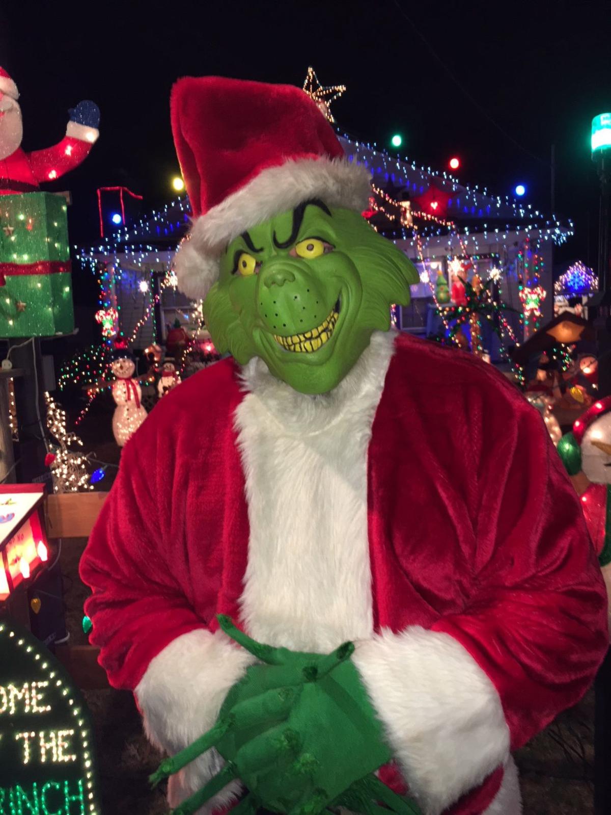 1411 Pennsylvania Ave The Live Grinch Rtd Tacky Lights Glen