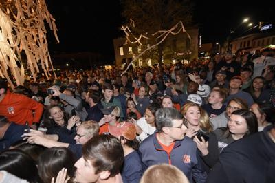 Watch Auburn Students Roll Toomer S Corner Prematurely Thinking