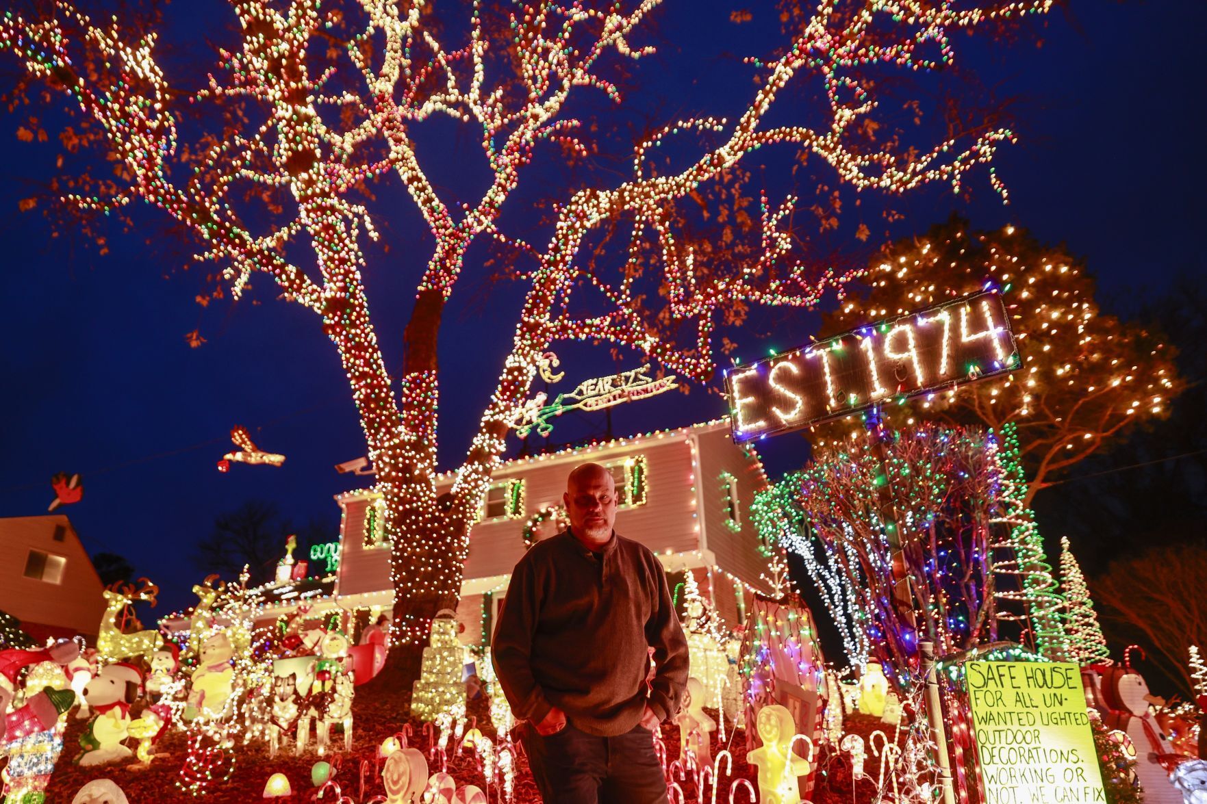 tacky outdoor christmas lights