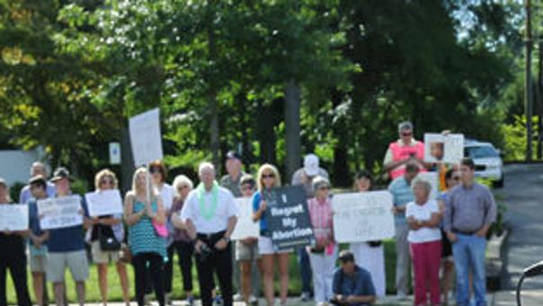 Hundreds Protest In Richmond At Planned Parenthood Clinic Richmond Local News Richmond Com
