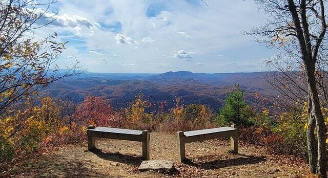 8 epic Virginia hikes with peak fall foliage views
