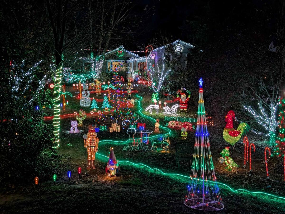 Christmas at Victoria Mansion in Portland, Maine - Daily Life Travels, image size:1200x903