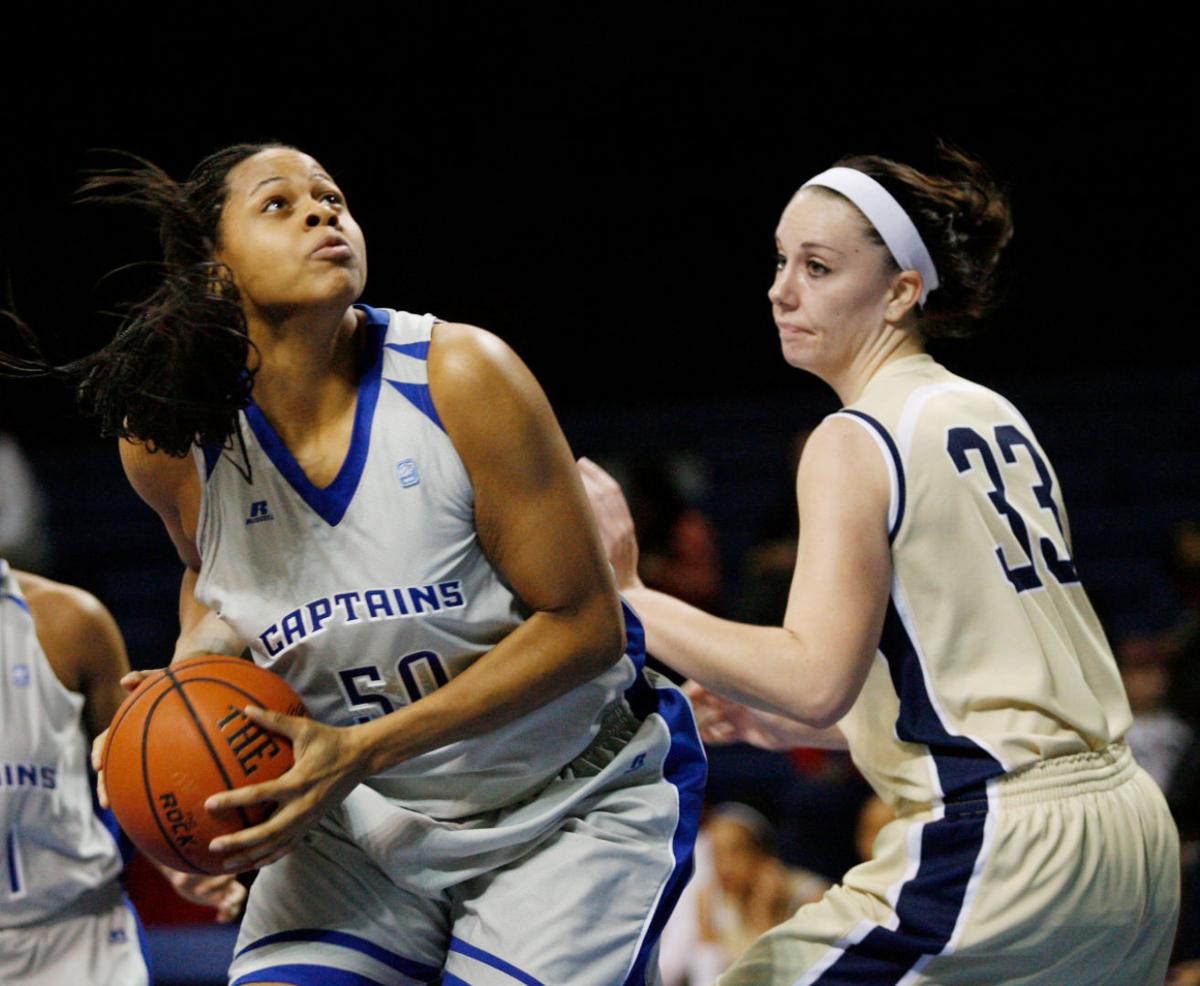 Women S Basketball Notebook Senior Surge Pushes Green Toward Rare