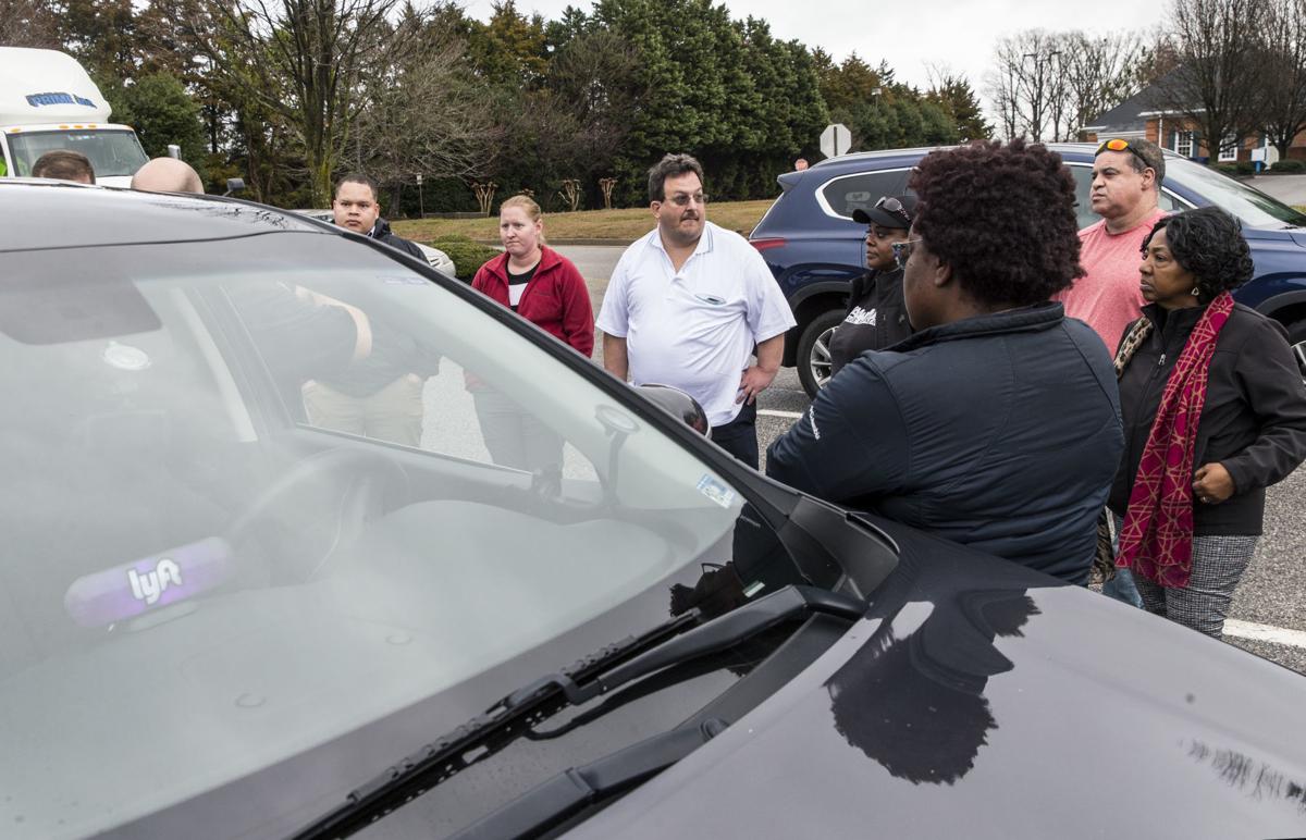 Richmond Area Lyft And Uber Drivers Discuss Safety After Shooting Death Of One Colleague Carjacking Of Another Crime News Richmond Com