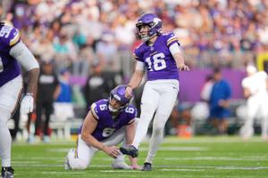 FOOTBALL-NFL-MIN-MIA/