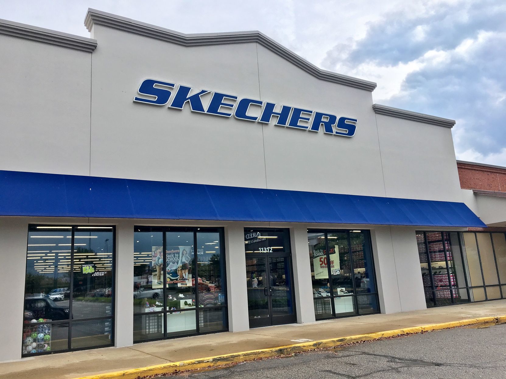 skechers discount stores