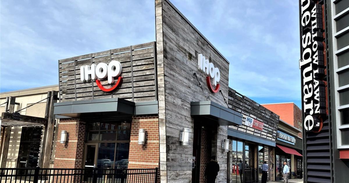 Veterans Day deals: free doughnuts, breakfast and dinner deals around ...