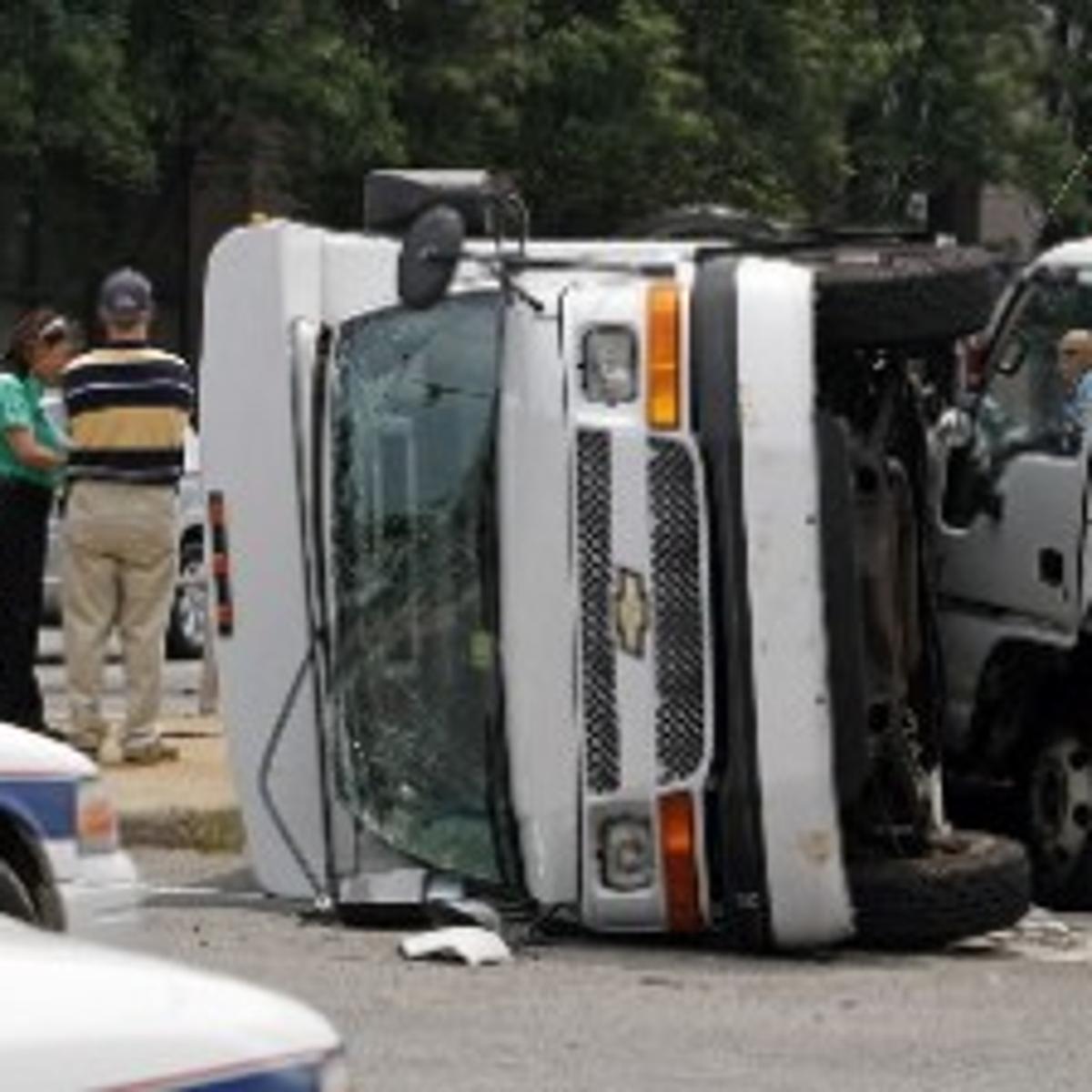 Clear Heads Good Samaritans Eased Bus Crash Aftermath News