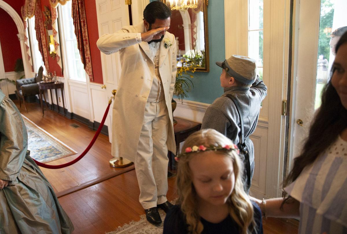 'Mary Todd' marries her 'Abraham Lincoln' at the birthplace of James