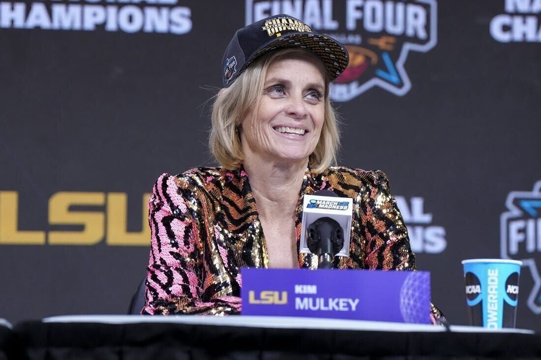 Mulkey signs college women's basketball's No. 1 recruiting class