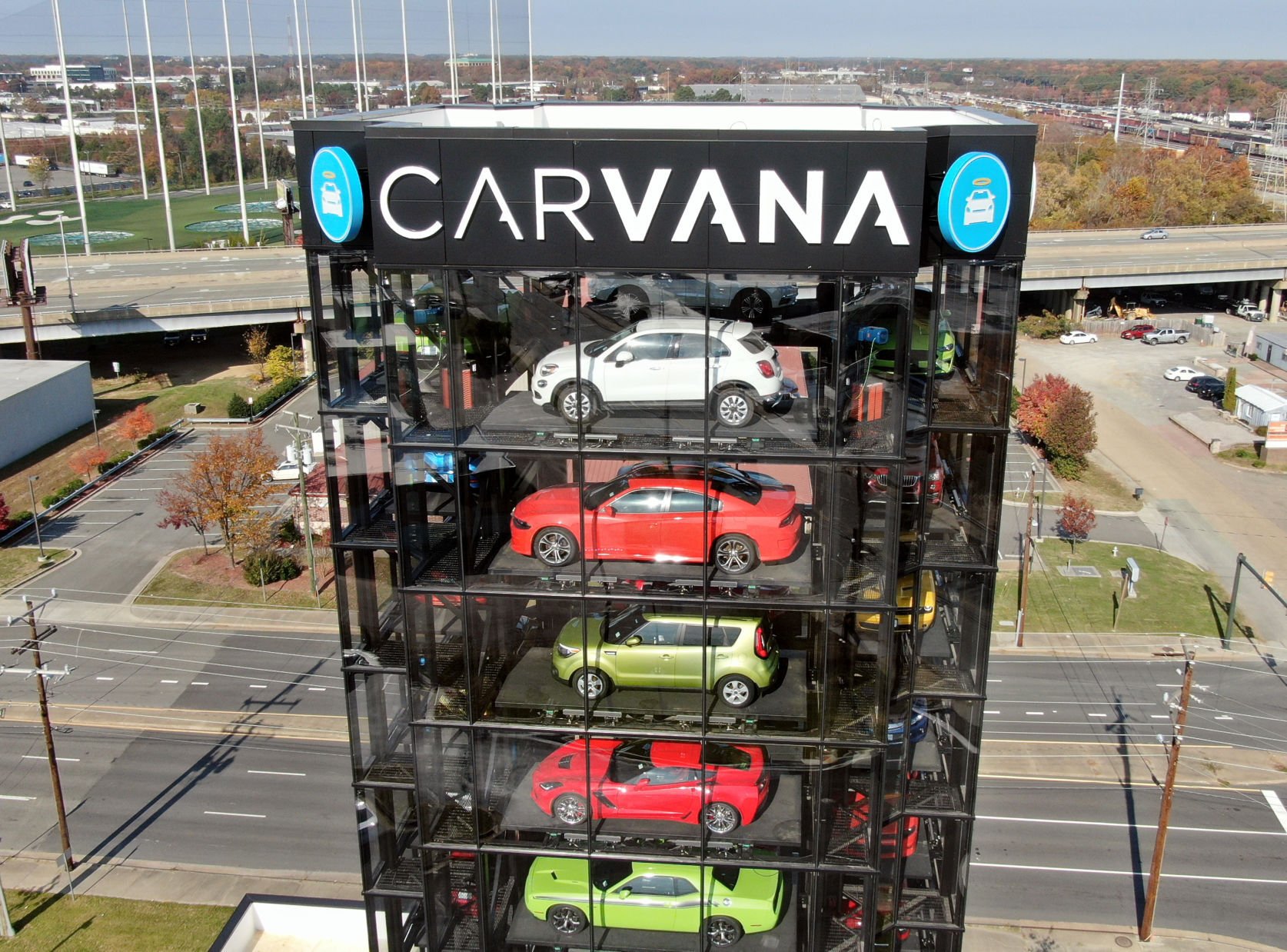 Carvana opens 12 story vehicle dispensing vending tower in Richmond